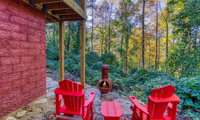 Gatlinburg Cabin | Romantic Cabin Near downtown Gatlinburg w/Hot Tub & more Weekly Specials
