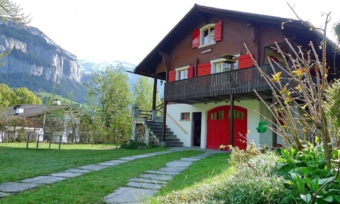 Flims House | ROMANTIC CHALET for summer and winter holidays.