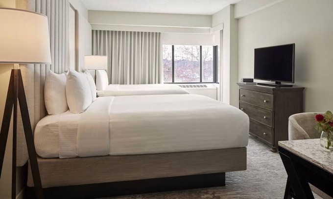 Capitol Hill Hotel | Romantic DC Escape | 2 Modern Units Close to Historical Attractions!