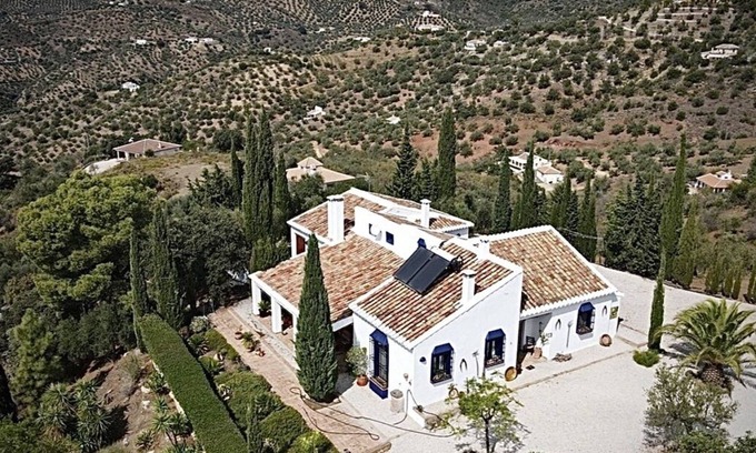 Riogordo House | Romantic finca, dream location with views of mountains and sea, small spa pool new!