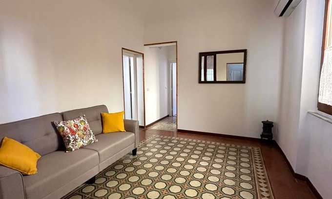 Portoferraio Old Town Apartment | Romantic four-room apartment from 1900 overlooking typical small square.