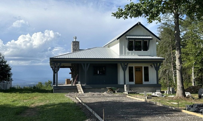 Pisgah Cottage | Romantic Getaway at Honeymoon Cottage