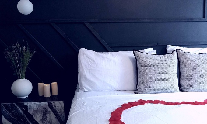 South Holland House | Romantic Getaway with Red Room, Swing & Love Dungeon