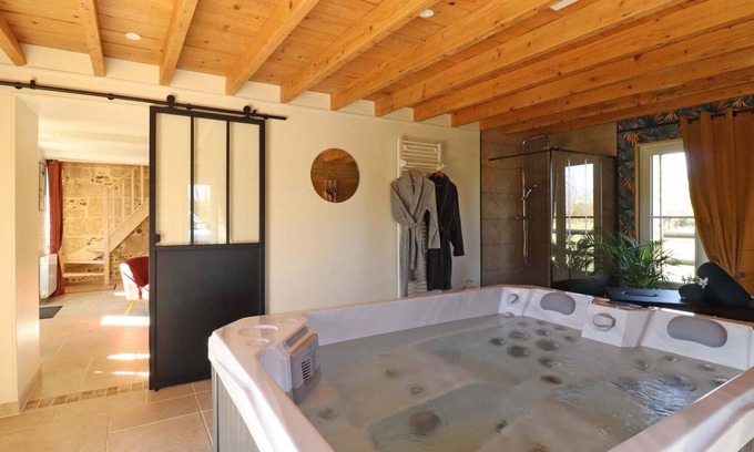 Le Sap Cottage | Romantic Hideaway with Spa, Massage Table, and Champagne in Norman Countryside