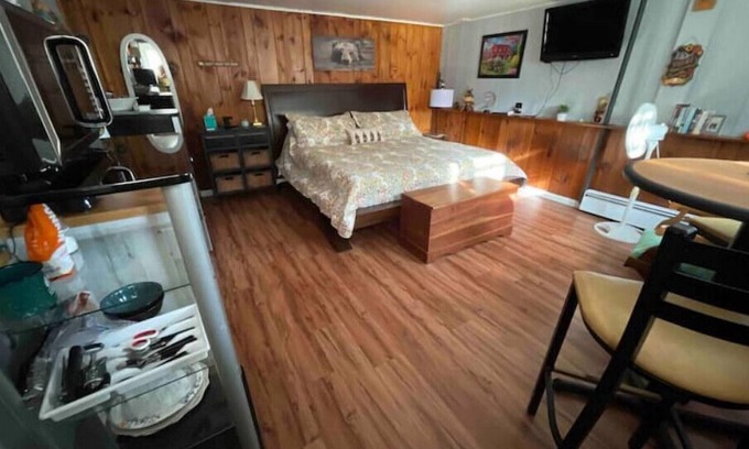 Warrensburg Apartment | Romantic Hideaway- 6 Minutes from Lake George