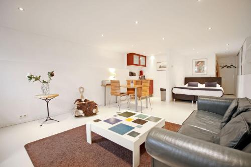 Grachtengordel-West Bed & Breakfast | Romantic Jordaan Canalsuite near Anne Frank House