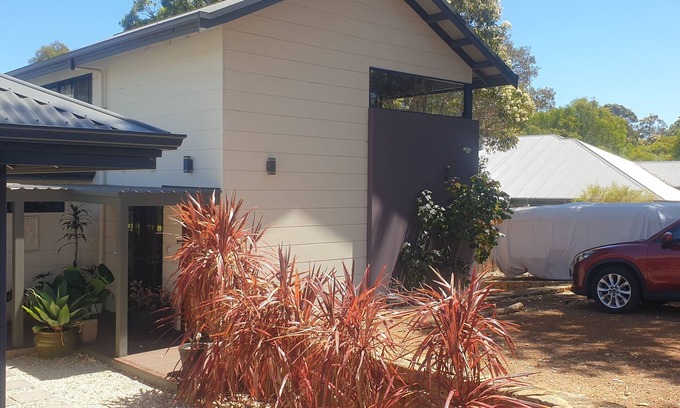 Margaret River Apartment | Romantic king bedroom studio with WiFi and reversible AC