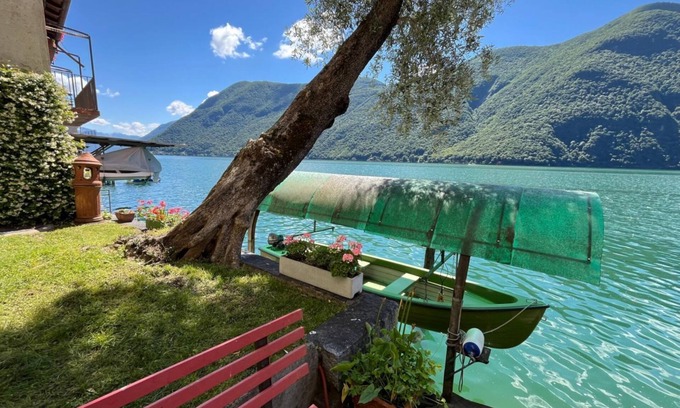 Gandria Apartment | Romantic lakefront apartment in the heart of Gandria (THE LAKE HOUSE)