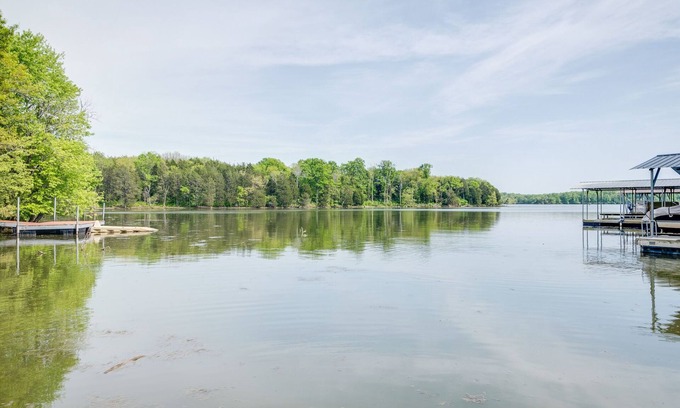 Gallatin House | Romantic Lakefront Retreat Near Nashville | Private Upstairs Suite