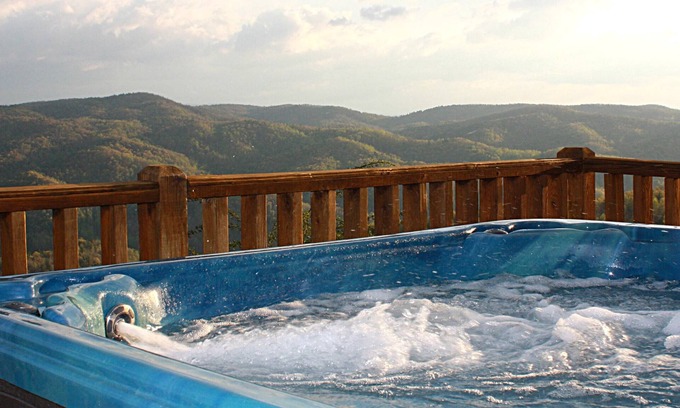 Ferguson Cabin | Romantic Log Cabin,180* Views,WiFi,HotTub