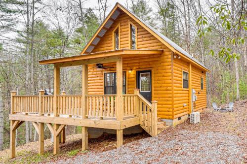 Murphy House | Romantic Log Cabin in the Smokies with Fire Pit!