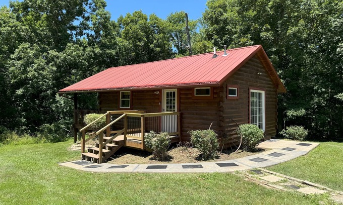 Logan Cabin | Romantic Prairie Rose Couples Cabin w/hot tub, forest views, near Hocking Hills