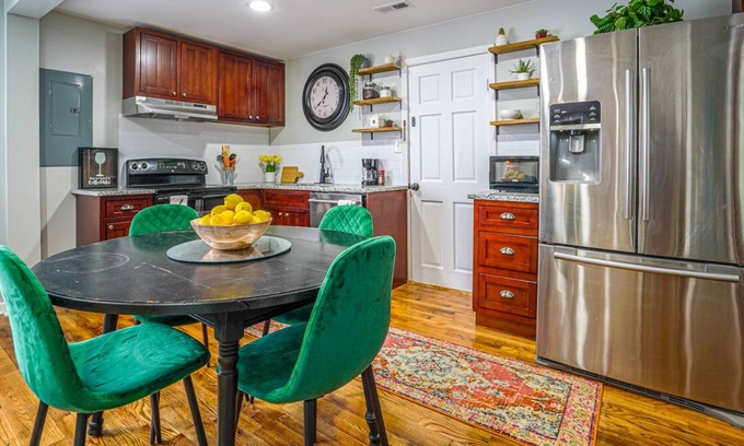 Laceys Spring Apartment | Romantic Riverbend Condo C - sleeps 4 & only 1 mile to Huntsville City