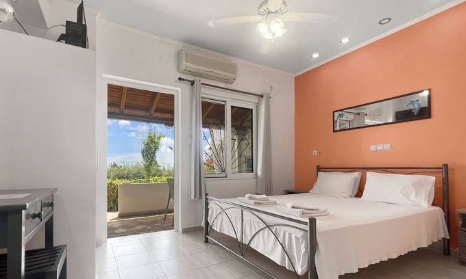 Dafnata Apartment | Romantic sea view Studio for two