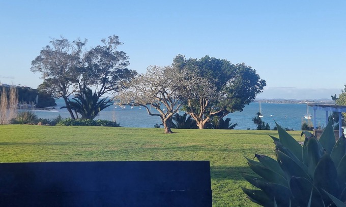 Whitford Cottage | Romantic Seaside Cottage: Country Calm, City Close, Retreat