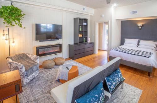 Beach Institute Apartment | Romantic Studio Apt in Historic Downtown Savannah
