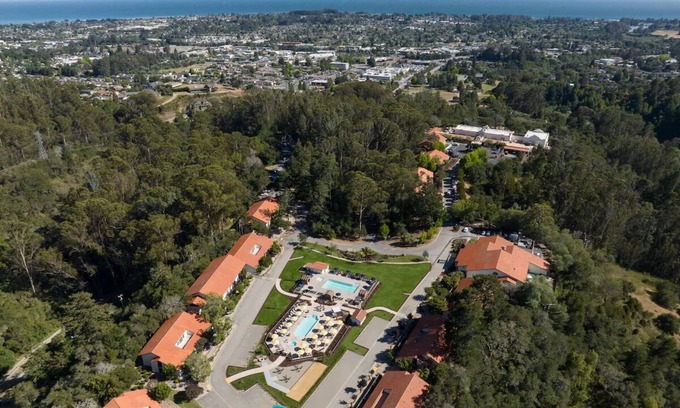Live Oak Hotel | Romantic Suite w/Breathtaking Views | Relaxing Outdoor Fireplace & Pool