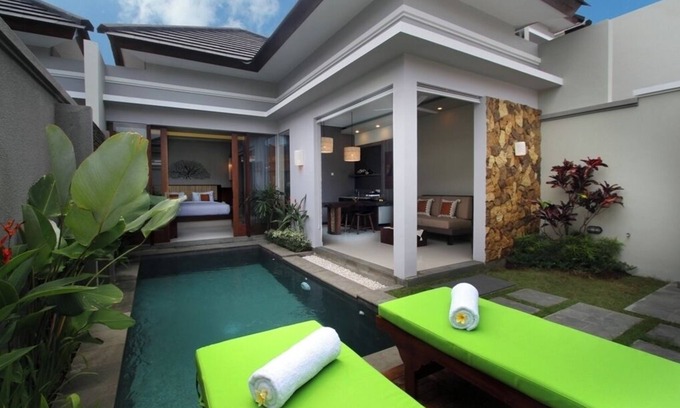 Kerobokan Villa | Romantic Villa Seminyak with private pool-15 minutes from the beach