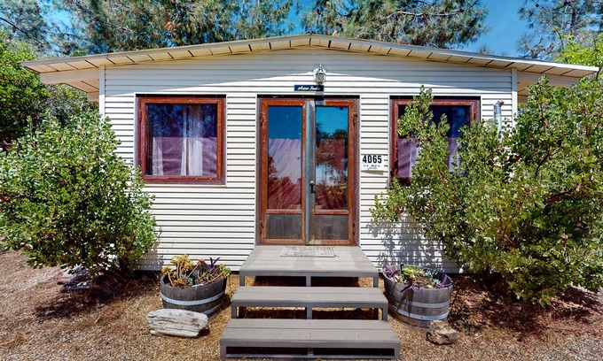 Chico Apartment | Romantic Zen Mountain Retreat with expansive views & pool access - near downtown