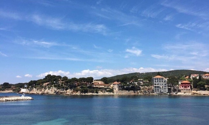 Le Beausset Apartment | Roof terrace apartment 117 m2 10 min drive from Bandol