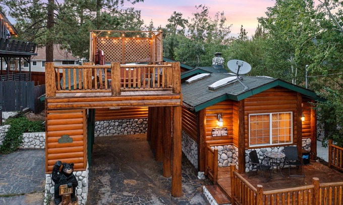 The Village Cabin | Roof top hot tub, Village and Marina walk. Billiards, darts, fireplace, hot tub.