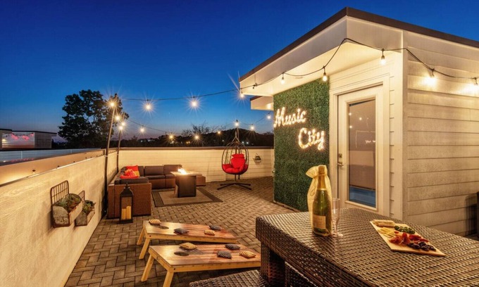 Haynes Area Apartment | Rooftop Bliss | Karaoke & Games | Near Broadway
