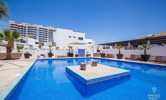 La Paz House | Rooftop Oceanview, Pool, Gym & Minutes to Beach