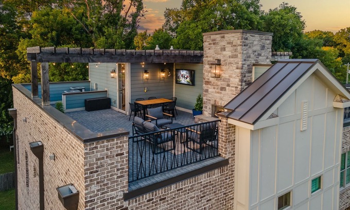 Murfreesboro House | Rooftop Relaxation in Downtown Murfreesboro