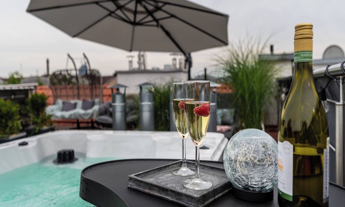 City Centre Apartment | Rooftop Wawel view with jacuzzi l luxury apartment