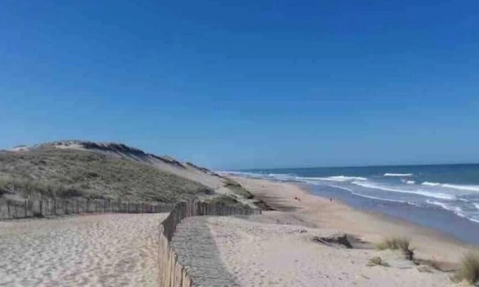 Naujac-Sur-Mer Bed & Breakfast | Room 1 between Ocean and Estuary