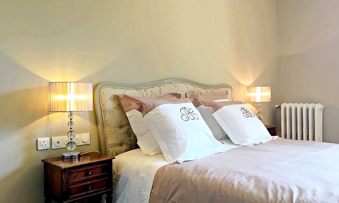 Jarze Bed & Breakfast | Room 1 King size double bedroom