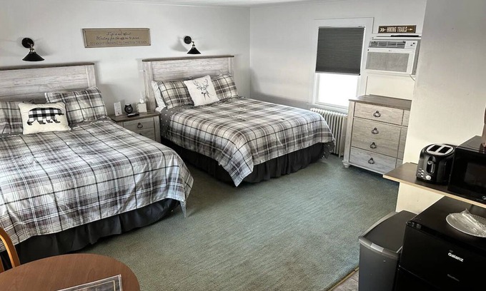 Schroon Lake Hotel | Room 109 two queen beds