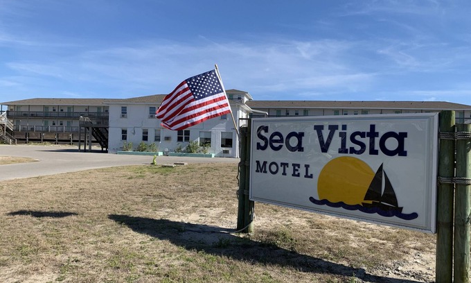 Topsail Beach Hotel | Room#201 Standard 2 Queen Beds Pets Yes