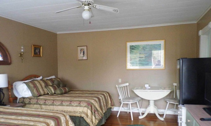 Otter Creek Apartment | Room 3 at Otter Creek Inn