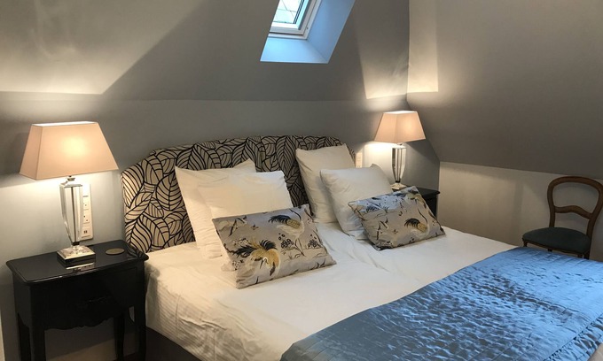 Jarze Bed & Breakfast | Room 6 Twin bedroom with en-suite