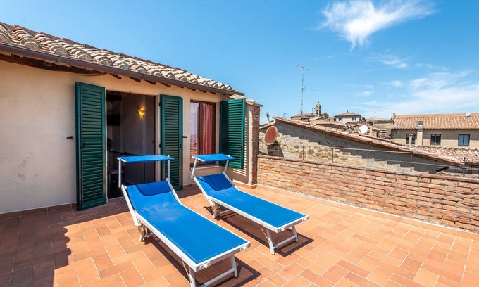 Montalcino Apartment | Room 'Camera Beige' - Beb del Musico with Private Terrace, Balcony and Wi-Fi