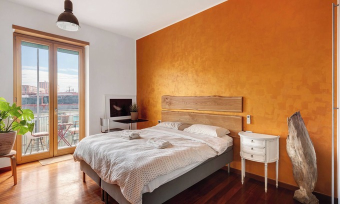 Salerno Apartment | Room 'Camera Doppia Con Ampio Balcone' with Mountain View, Wi-Fi and Air Conditioning