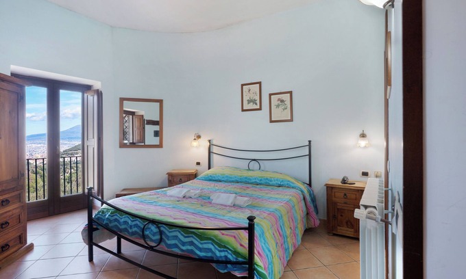Gragnano Apartment | Room 'Camera Sorrento Con Vista Mare' with Shared Terrace, Shared Garden and Wi-Fi