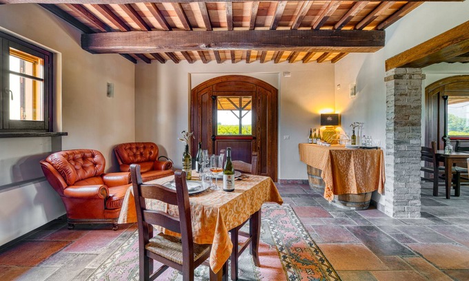 Montefalco Apartment | Room 'Esimio' with Shared Garden, Wi-Fi and Air Conditioning