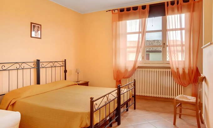 Costigliole d'Asti Apartment | Room 'Gallo' with Mountain View, Shared Pool and Wi-Fi