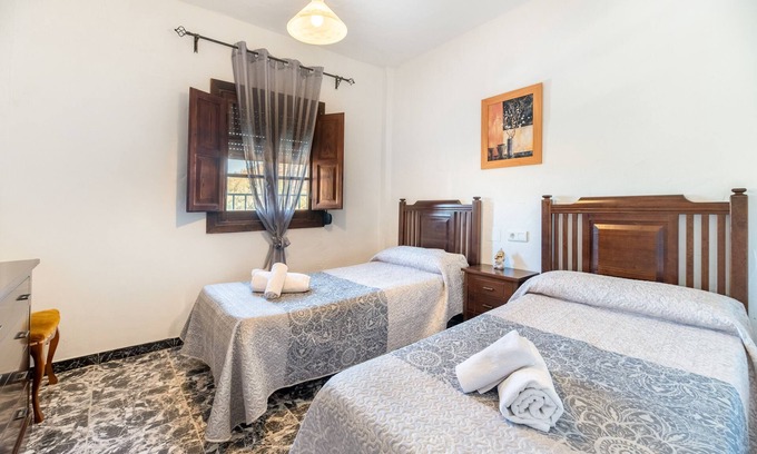 Guaro Apartment | Room 'Habitación 8' with Shared Terrace, Wi-Fi and Air Conditioning