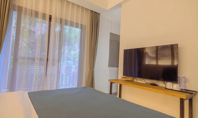 Emeishan House | Room-heinemann Hotel Courtyard or Terrac