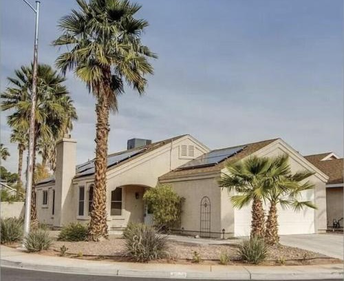 Summerlin House | Room in Cheerful 2-bed House - Shared bathroom