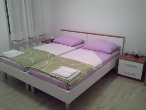 Gornje selo House | Room in Susak with air conditioning, W-LAN (3865-5)
