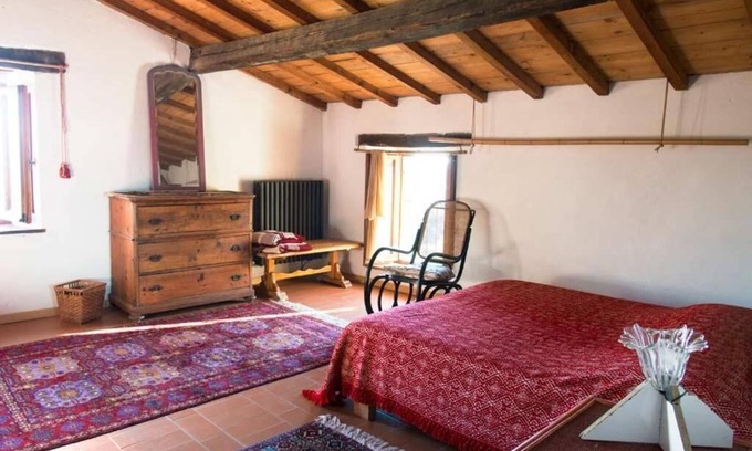 Montelovesco House | Room inside La Valle House