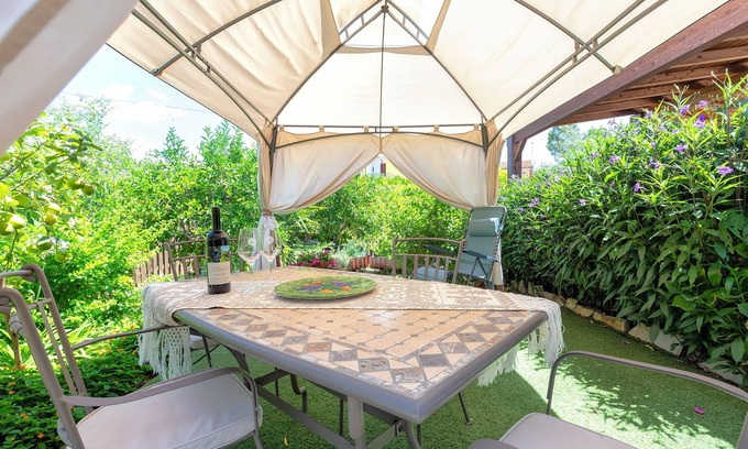 Santa Maria Coghinas Apartment | Room 'Lavanda' with Shared Terrace, Wi-Fi and Air Conditioning