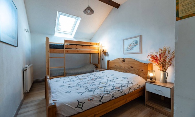 Vassieux-en-Vercors Apartment | Room 'Les Carlines 5' with Mountain View, Shared Terrace and Wi-Fi