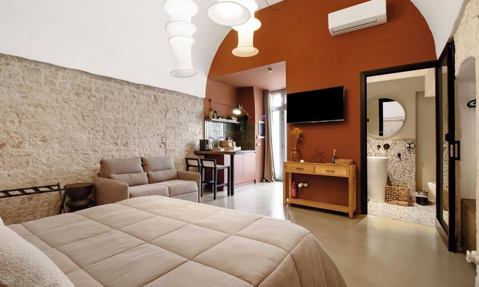 Turi Bed & Breakfast | Room 'Nettuno' with Wi-Fi and Air Conditioning