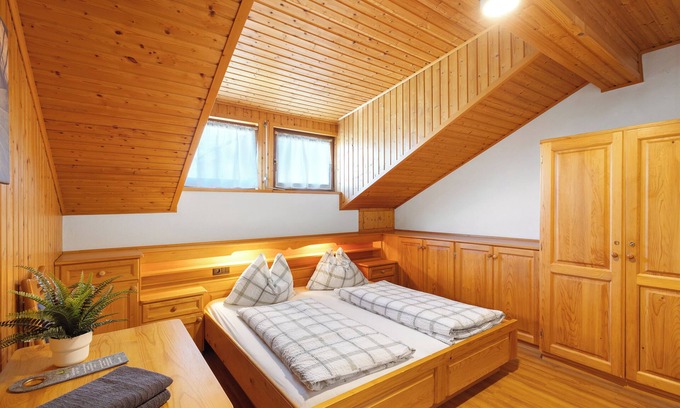 Valle Aurina Apartment | Room 'Pension Waldheim 8' with Mountain View, Shared Garden and Wi-Fi