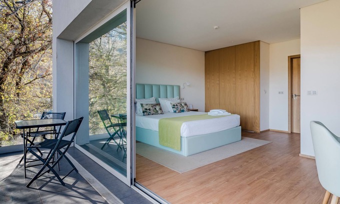 Vieira do Minho Apartment | Room 'Quarto Queen 3 - Oak Nature' with Shared Pool, Shared Terrace and Wi-Fi